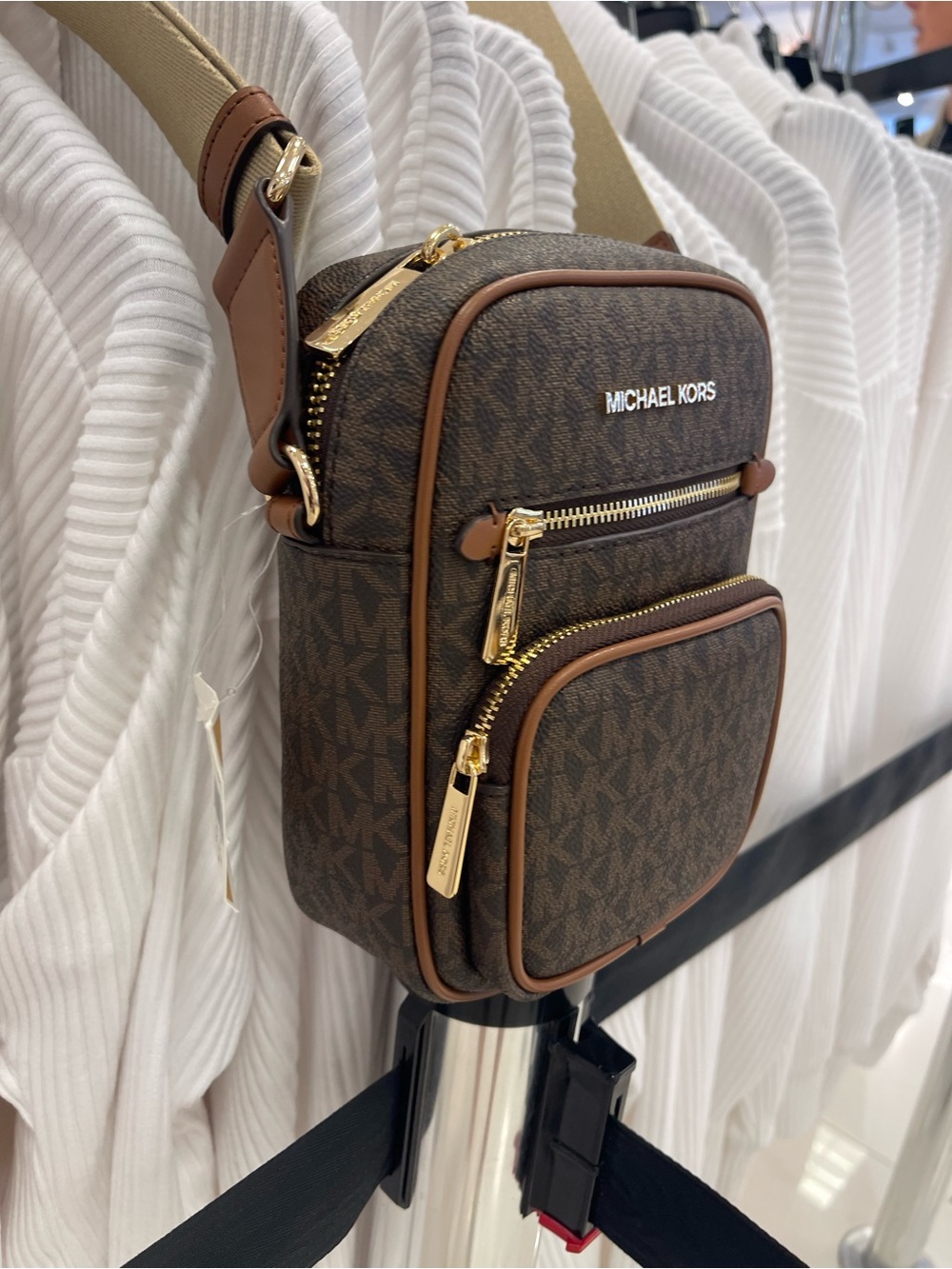 MICHAEL KORS Jet Set Medium Flight NS Pocket Signature Logo Crossbody
Brown
NWT - Picture 15 of 16